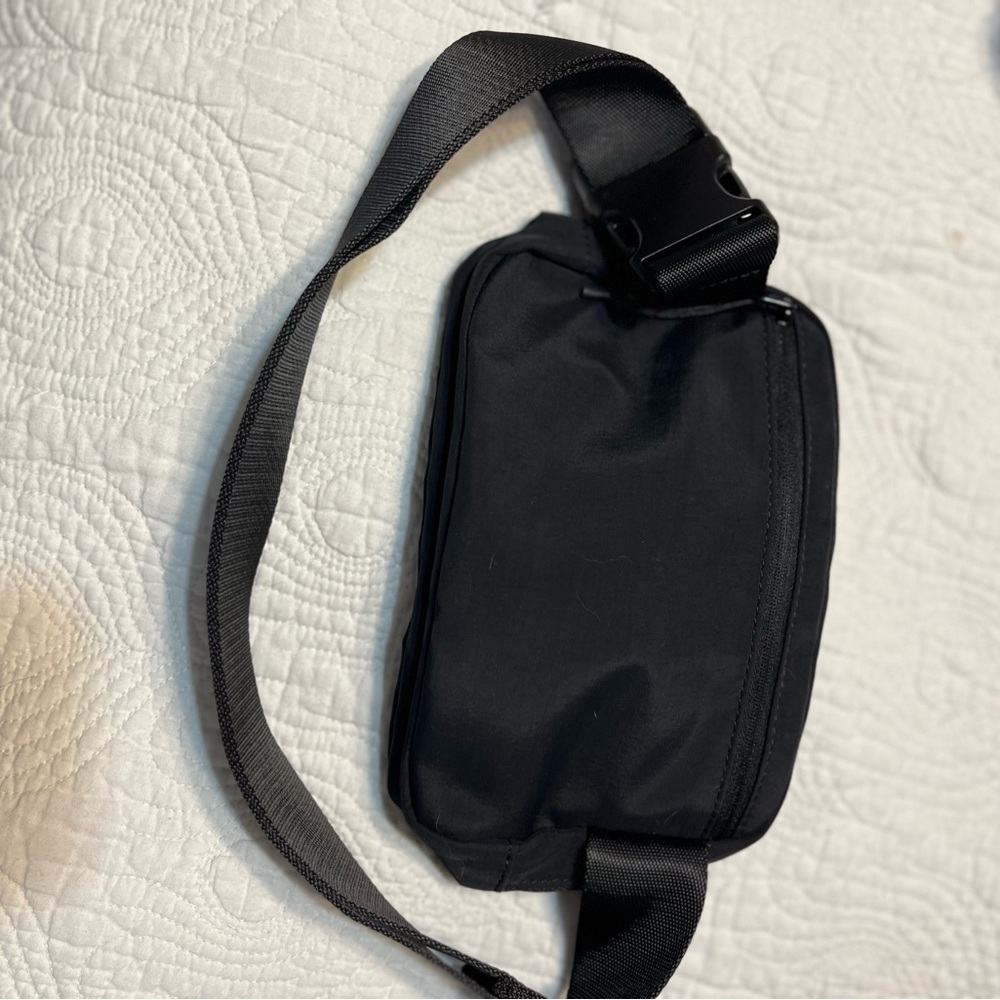 Black belt bag